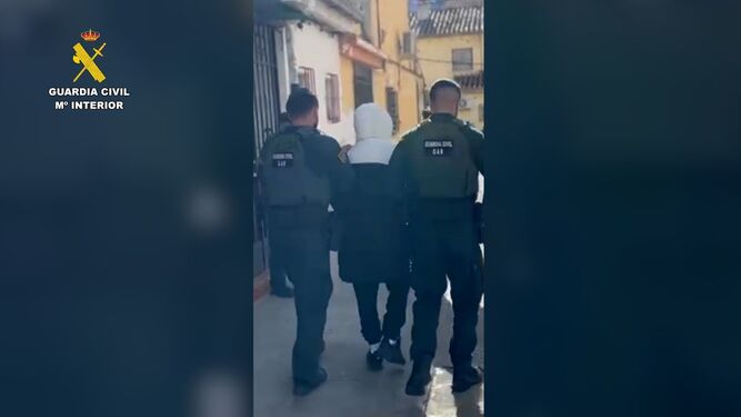 Uno de los detenidos por tráfico de marihuana en Granada.