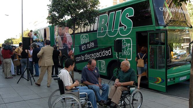 Un autobús de una campaña de concienciación de la discapacidad.