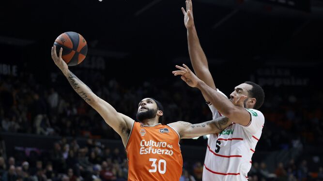 Un ataque del Valencia Basket en el partido de este sábado en La Fonteta