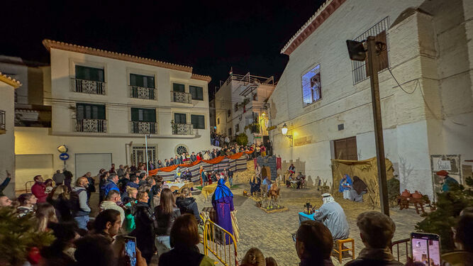 Vecinos de Salobreña realizan un Belén teatralizado muy singular en lo alto del pueblo