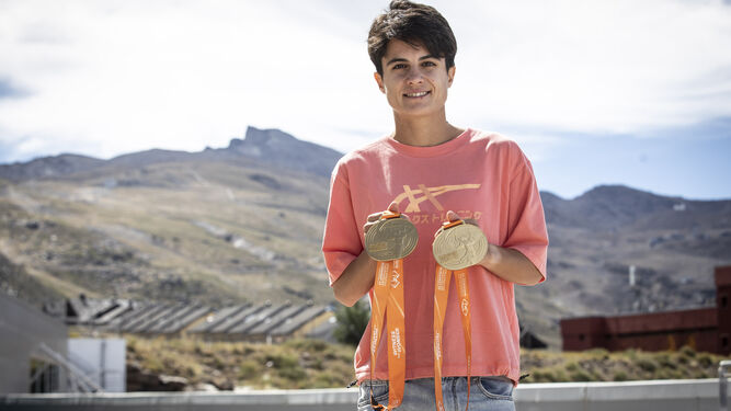 María Pérez cuando visitó Sierra Nevada tras lograr los dos oros en Budapest.