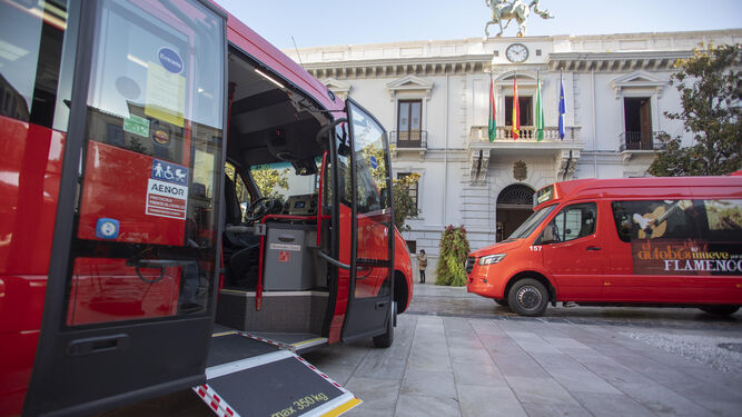 Imagen de archivo de nuevos autobuses de Granada.