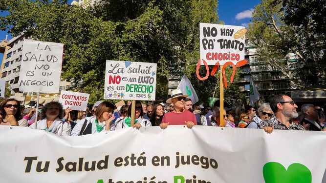 Imagen de archivo de una manifestación por la Sanidad en Granada