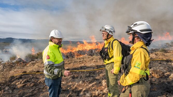 Unas quemas controladas para recuperar el hábitat de la alondra ricotí en el Valle de Lecrín