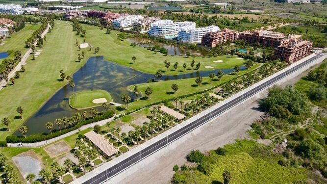 Motril aprueba la creación de un Centro de Alto Rendimiento especializado en fútbol  once en Playa Granada