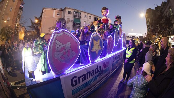 Imagen de la carroza de Granada Hoy, que este 2024 volverá a acompañar a los Reyes Magos en Granada