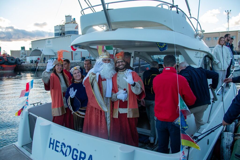 Los Reyes Magos llegaron en barco a Motril