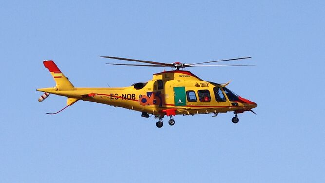 Un helicóptero del 061.