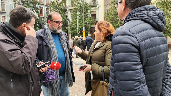 Paco Puentedura y Mari Carmen Pérez han denunciado la subida de tarifas.