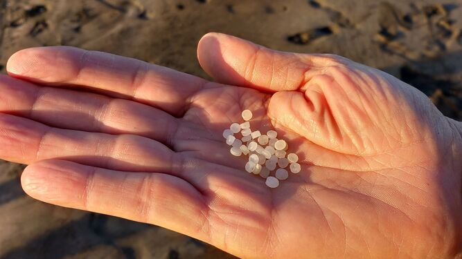 ¿Hay que preocuparse por la llegada de pellets a la costa de Granada?