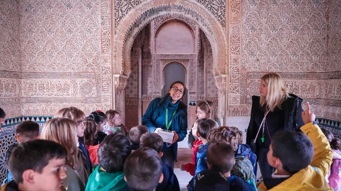 Imagen del desarrollo de una de las actividades educativas en la Alhambra