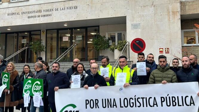 Protesta de celadores en el Hospital Virgen de las Nieves