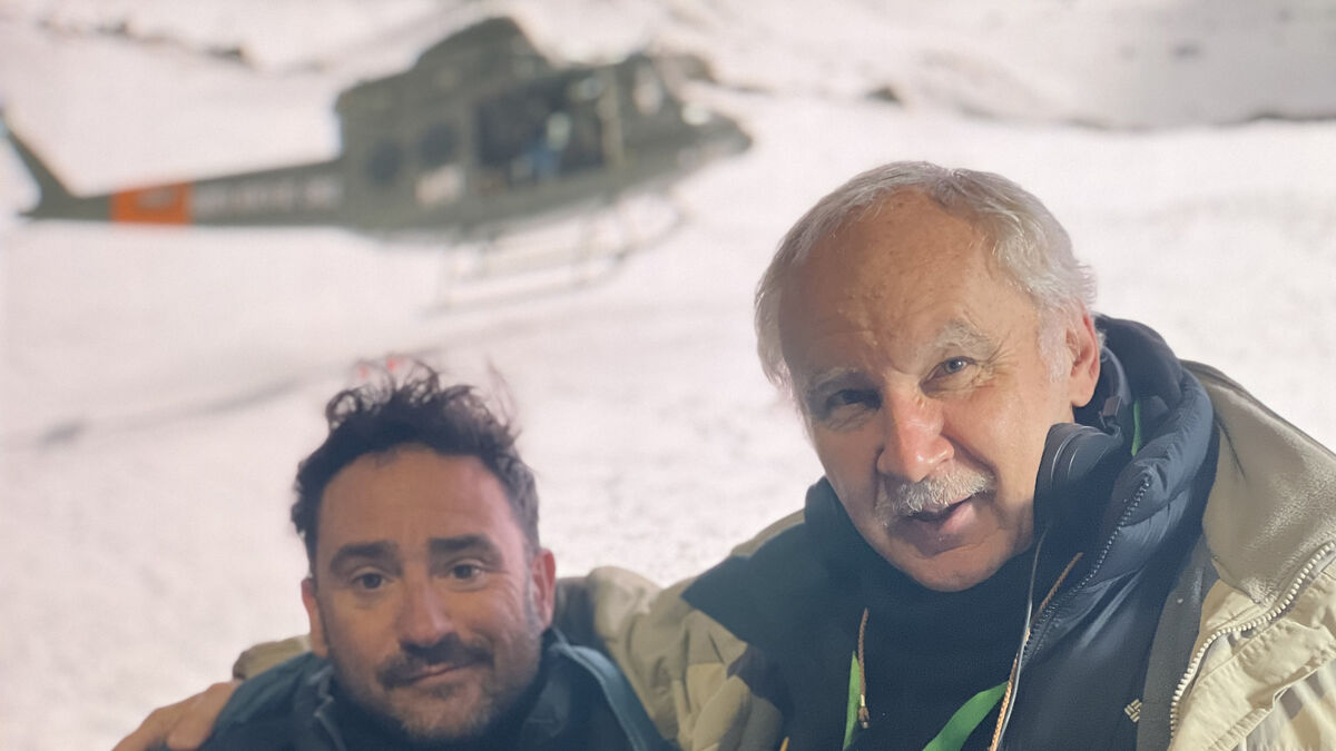 Pablo Vierci, autor de 'La sociedad de la nieve' Pablo Vierci, autor del  libro 'La sociedad de la nieve' que acompañó a Bayona durante el rodaje:  De los dieciséis supervivientes, sólo dos