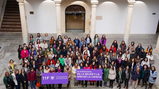 Personal de la Universidad de Granada celebrando el Día Internacional de la Mujer y la Niña en la Ciencia