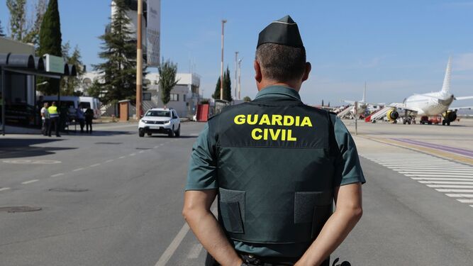 Agente de la Guardia Civil en Granada