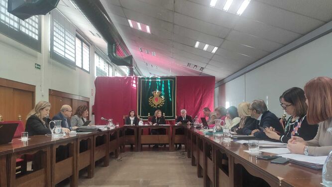 Comisión de Economía en sala de reuniones por las obras en el Salón de Plenos.