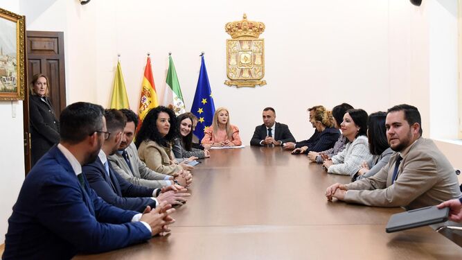 Imagen del encuentro celebrado entre los diputados de Granada y la consejera Patricia Del Pozo