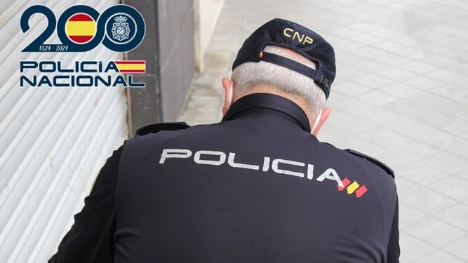 Imagen de archivo de un agente de la Policía Nacional de Granada