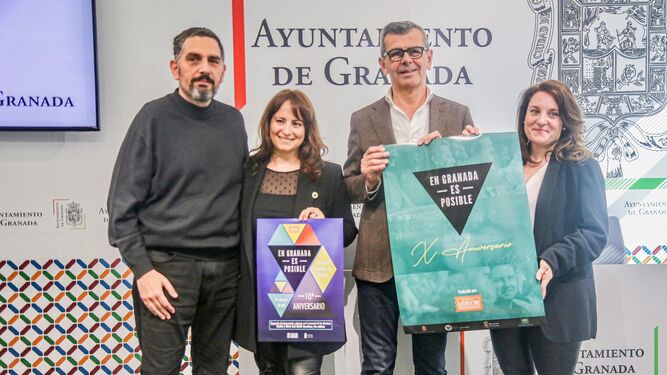 Lasdelcine junto a Julio Grosso, de Film in Granada, y Juan Ramón Ferreira,  concejal de Cultura, durante la presentación.