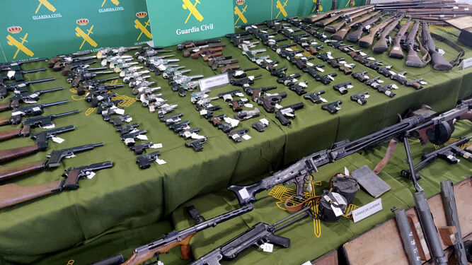 Imagen de una operación de la Guardia Civil en la que se intervinieron armas de fuego.