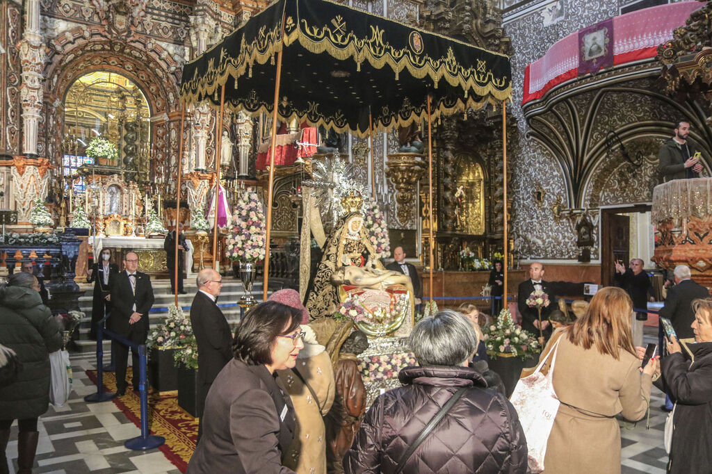 La Virgen de las Angustias, patrona de Granada, repuesta al culto tras su restauraci&oacute;n