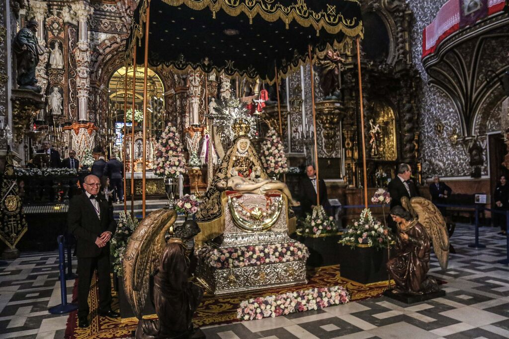 La Virgen de las Angustias, patrona de Granada, repuesta al culto tras su restauraci&oacute;n