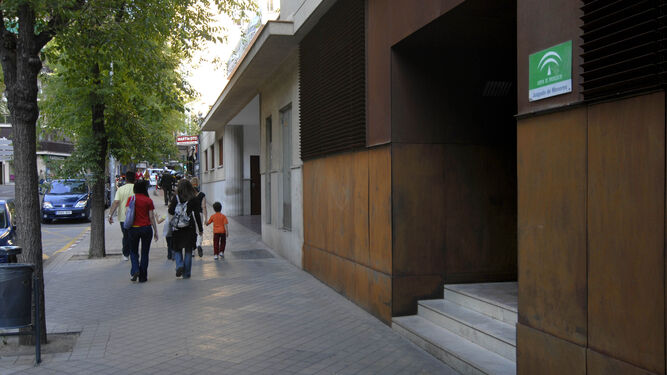 Entrada a la Fiscalía de Menores de Granada