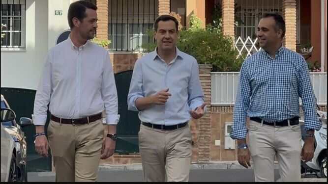 Membrilla (izda.), junto a Juanma Moreno y Francisco Rodríguez en la última campaña electoral