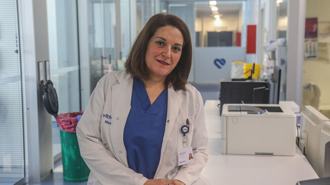 La doctora Pilar Alaminos trabaja en la Unidad de Cuidados Intensivos del Hospital Vithas de Granada.