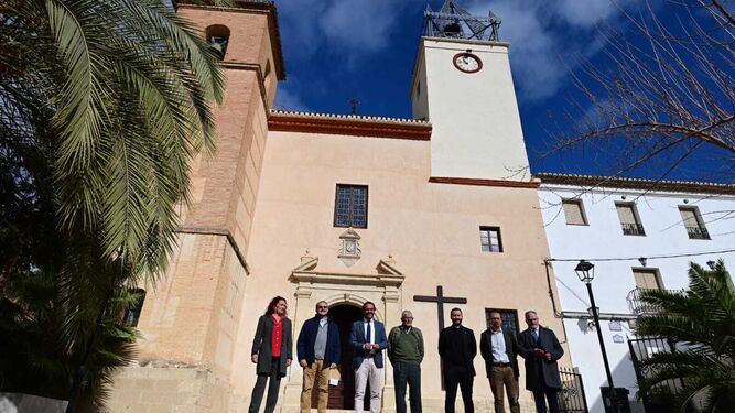 Los delegados del Gobierno, Antonio Granados y de Turismo, Cultura y Deporte, Fernando Egea, en la visita a la iglesia de Nuestro Salvador de Albuñuelas