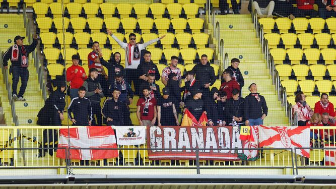 Aficionados del Granada en el Estadio La Cerámica