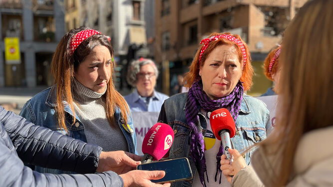 La diputada, Mari Carmen Pérez y la responsable de feminismo del partido, Ángela Rodríguez