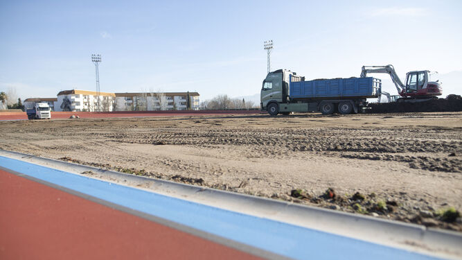 Imagen del inicio de las obras en el campo del velódromo de la Ciudad Deportiva de la Diputación de Granada