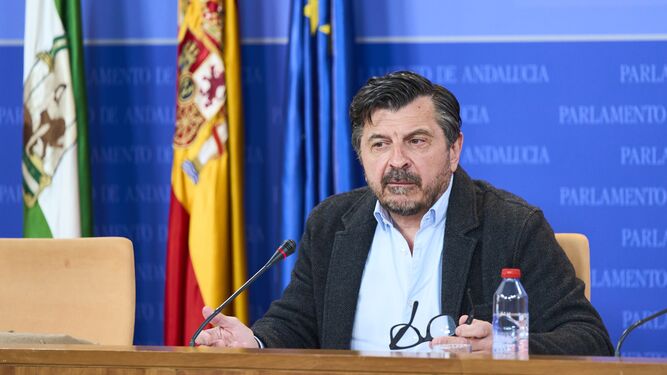 El portavoz del PP en el Parlamento de Andalucía, Toni Martín, esta mañana.