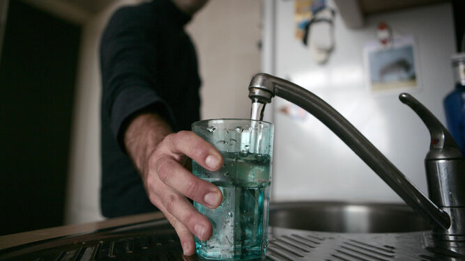 La calidad del agua presenta problemas en dos núcleos urbanos de la provincia de Granada.