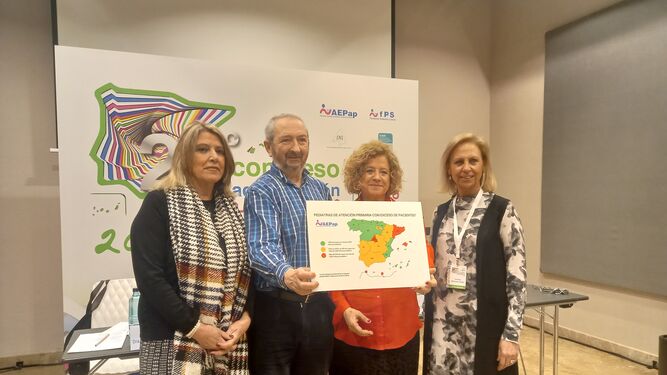 Protavoces de la Asociación Española de Pediatría de Atención Primaria durante la presentación del mapeo,