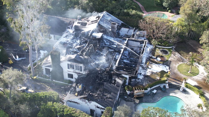 Un incendio consume la mansión de Cara Delevingne en Los Ángeles