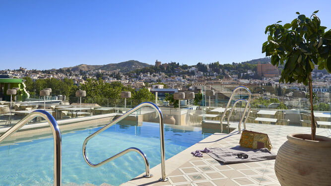 Estas son las mejores piscinas para  una escapada de Semana Santa en Granada