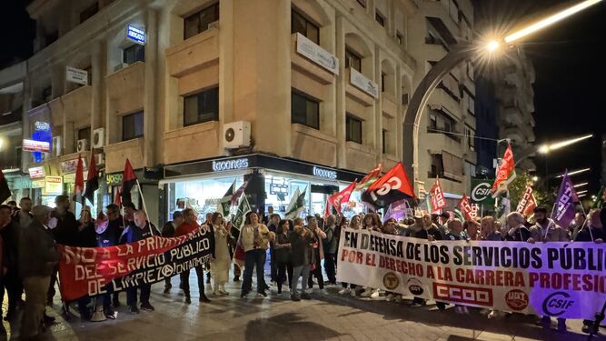 Los sindicatos de Motril mantienen la huelga de la limpieza al no llegar a ningún acuerdo en el Sercla