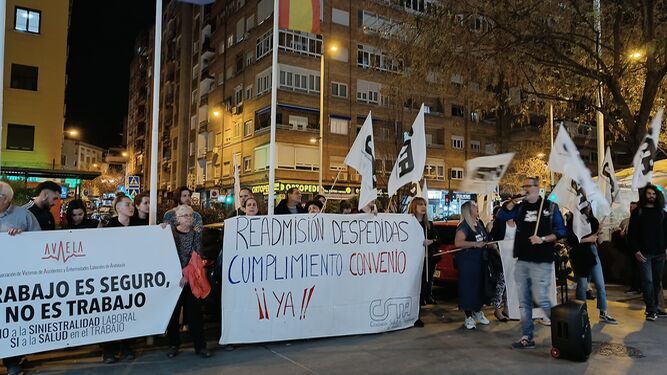 Trabajadoras sindicadas de hoteles Urban Dream Granada manifestándose