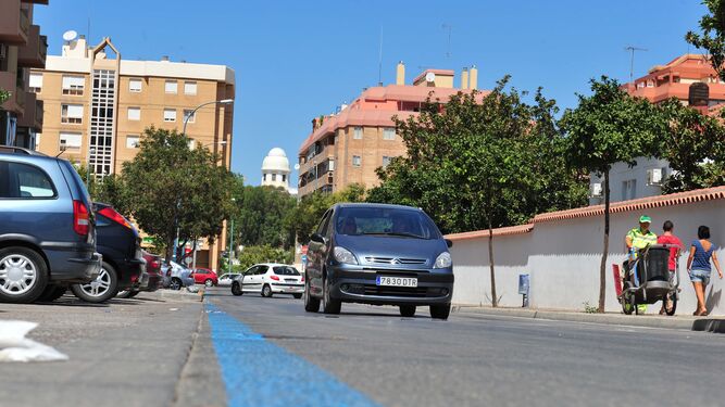 Calle con zona azul en Granada.