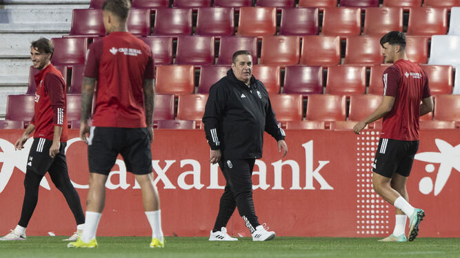 Sandoval dirige su primer entrenamiento con el Granada