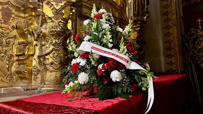 Ofrenda floral del Granada en este Domingo de Ramos