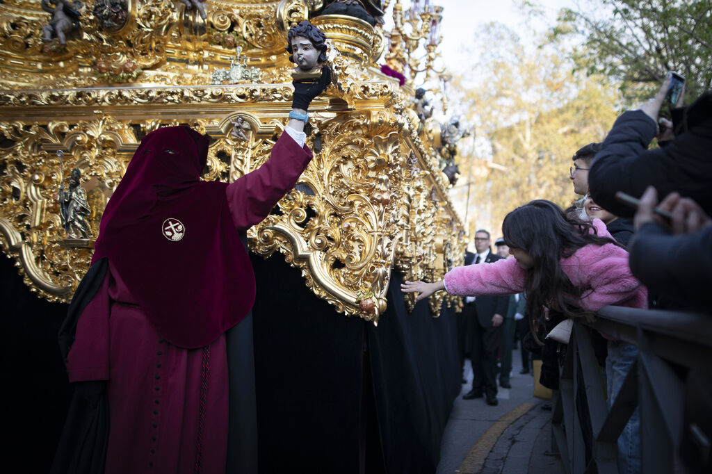 Fotos: Favores recorre las calles de Granada