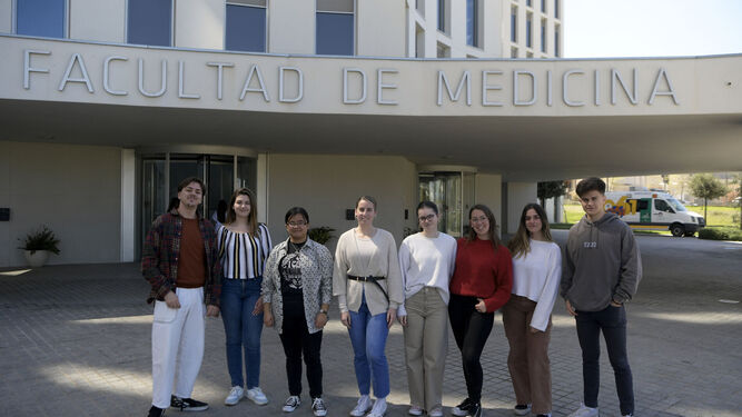 Miembros de la junta de IFMSA Granada, en la Facultad de Medicina.