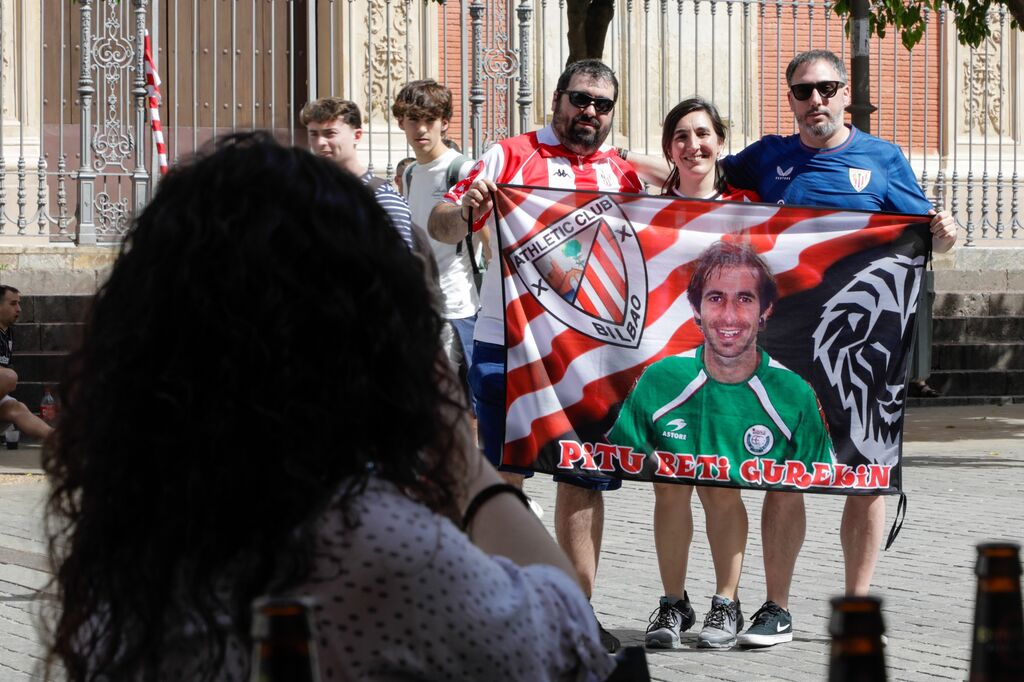 Las fotos de hinchas del Athletic y del Mallorca por Sevilla