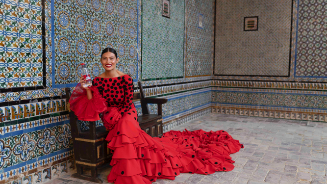 Este es el traje de flamenca 'Origen' de la diseñadora granadina Beatriz Peñalver