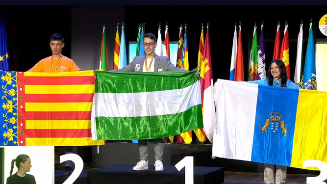 Maciá Marroquí, en el podio con la bandera de Andalucía.