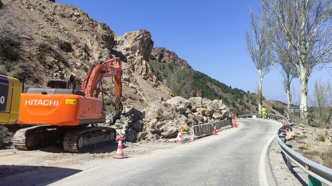 Obras en la carretera de acceso a Sierra Nevada este fin de semana.