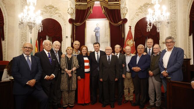 Los concejales que formaron parte de la primera Corporación Municipal de la Democracia en Cádiz.